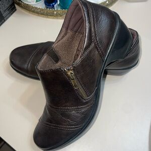 Easy Street Comfort Wave Brown Leather Booties Size 9M